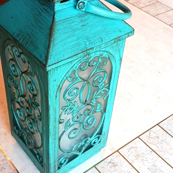 Home Decor--17" Oversized Front Door Lantern ,illuminates On Timer...NEW - Picture 2 of 16